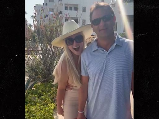 Britney Spears Vacations in Mexico with Brother, Says She's Hitting the Bar