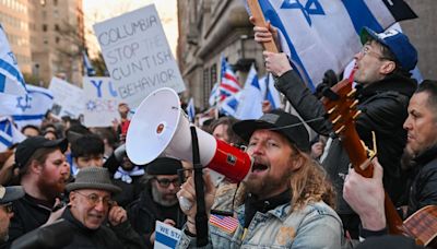 At Columbia, Pro-Israel Crowd Yells ‘Go Back To Gaza!’ At Pro-Palestinian Students