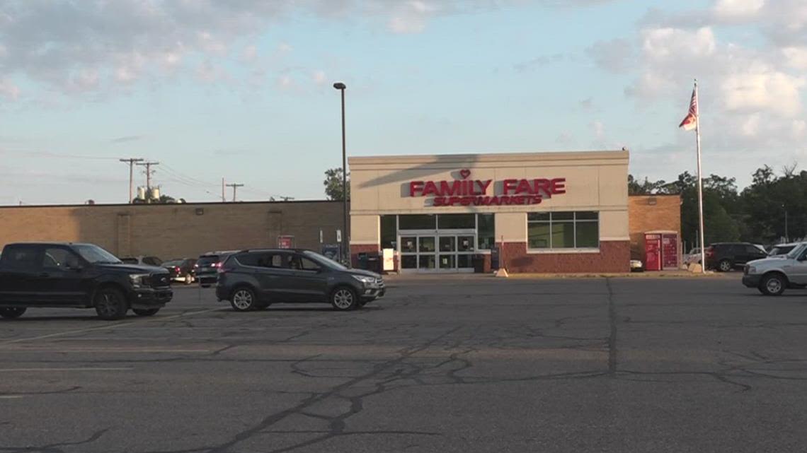 Toddler found dead in car parked at grocery store