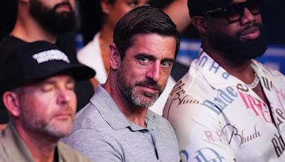 Aaron Rodgers makes appearance at UFC 303 amid Jets minicamp absence