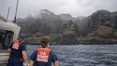 1 dead, 2 missing after tourist helicopter crashes off Hawaiian island of Kauai | News, Sports, Jobs - Maui News