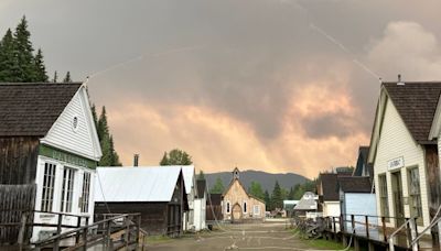 Historic Barkerville site evacuated due to Antler Creek wildfire | Globalnews.ca