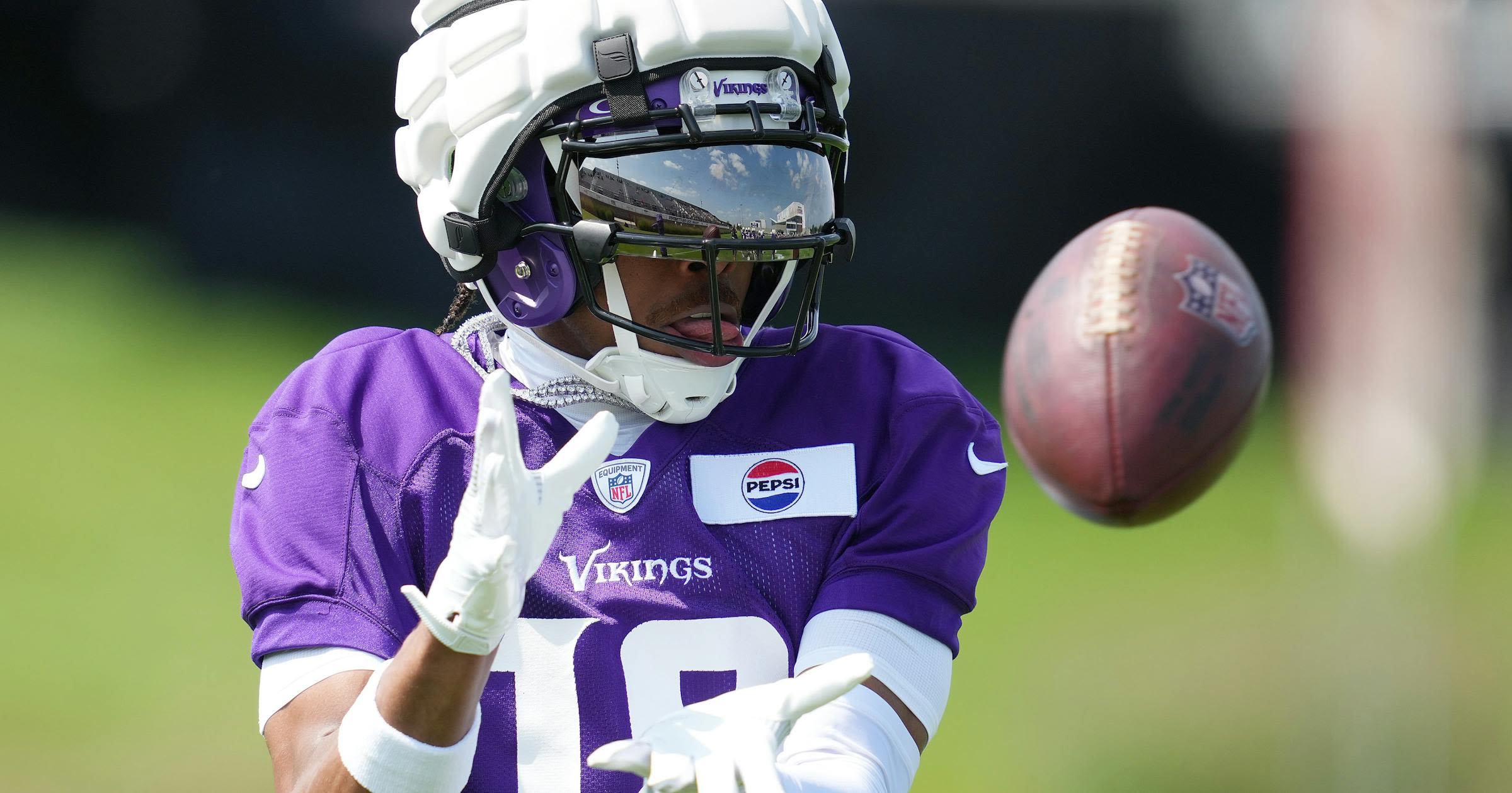 Vikings rookie Turner gets to 'slow it down' in NFL