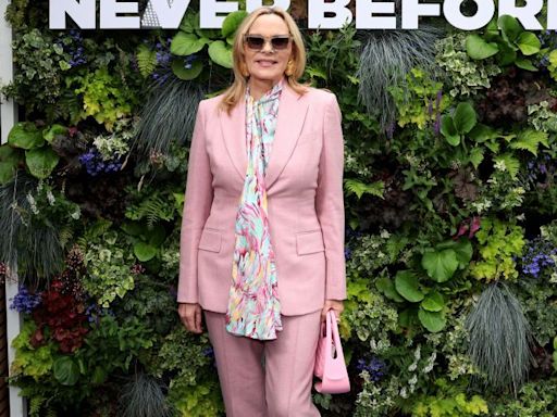 Kim Cattrall shows us how to style a pink suit this summer