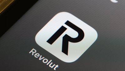 Revolut receives UK banking licence