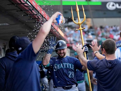 Cal Raleigh homers from each side of the plate for the 2nd time in 3 days, Mariners rout Angels 11-0
