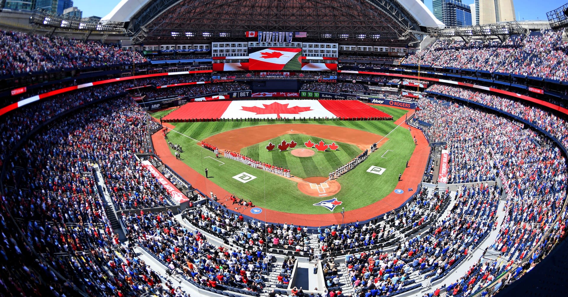 Blue Jays build 7-0 lead, just enough to beat Astros