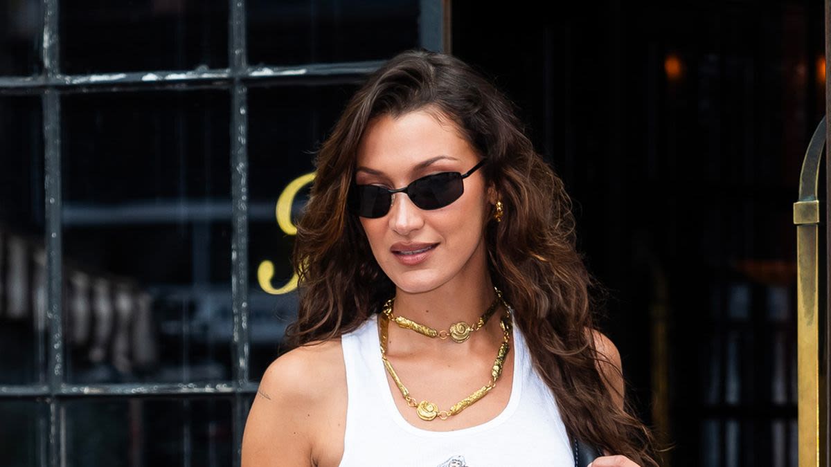 Bella Hadid Wore The Same Look As Gisele Bündchen In The '90s, And It's A Throwback I Can Get Behind