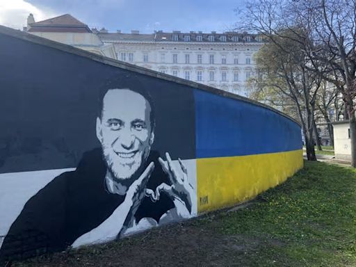 In Vienna, 2 portraits of Alexei Navalny are painted near a monument to Soviet soldiers