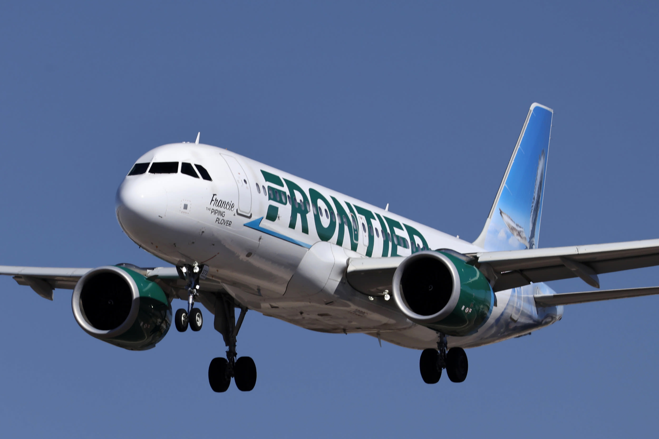 Frontier Airlines pilot arrested moments before takeoff