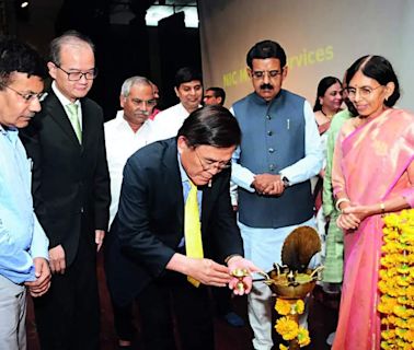 DAVV and Taiwan University Collaborate on Environmental Conservation | Indore News - Times of India