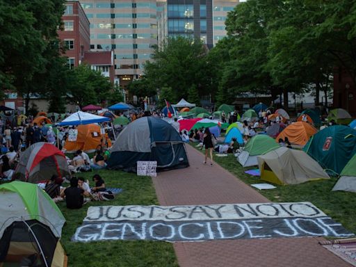 Policía desmantela campamento propalestino en la Universidad George Washington y arresta a manifestantes