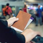 【Bigbang&男包】復古真皮護照包瘋馬皮證件夾多卡位大容量旅行機票夾錢包