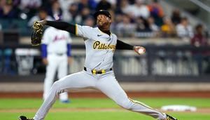 Chapman takes loss as Sánchez’s homer sinks Pirates 7-5