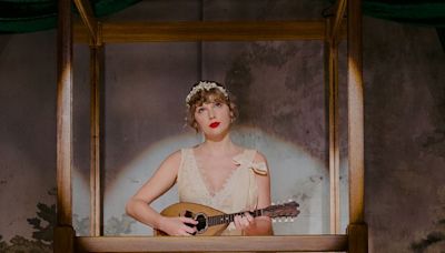 Taylor Swift's childhood items to go on show at V&A