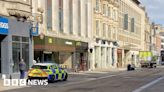 Oxford: Police cordon off Cornmarket Street