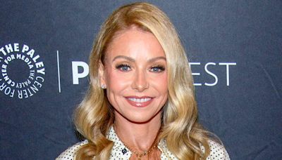 Kelly Ripa compares her naked body to a ‘dunked tea bag’