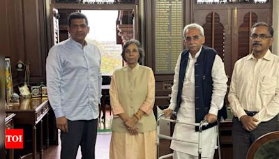 Cong MLAs meet Maharashtra DGP Rashmi Shukla over Vishalgad fort violence | Mumbai News - Times of India