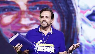Abraçado a ministro de Lula, organizador da Marcha para Jesus clama por 'melhores dias'