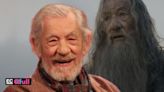 Ian McKellen (Gandalf) baila con Anthony Hopkins para celebrar que salió del hospital