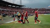 La dura sanción a la que se enfrenta Medellín por hincha que lanzó navaja contra Pablo Ceppelini