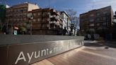 Polémica en un pueblo de Madrid tras exhibir una edil de Vox dos balas en el pleno municipal