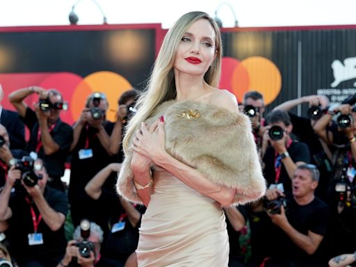 Angelina Jolie no puede contener las lágrimas tras cautivar en el Festival de Venecia con Maria: Huele a Oscar