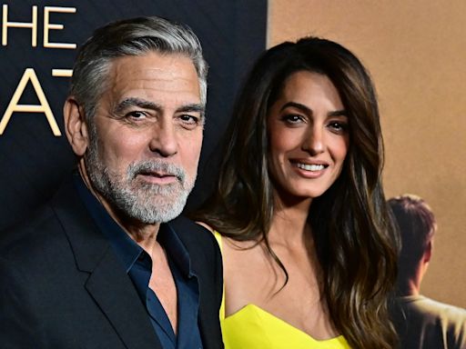 George Clooney e Amal Clooney se beijam em jantar na Itália