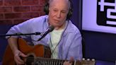 Paul Simon demonstrates his Travis picking style on acoustic guitar: "The thumb is always moving"