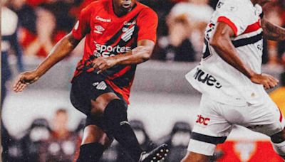 São Paulo derrota o Athletico e entra no G4 do Brasileirão