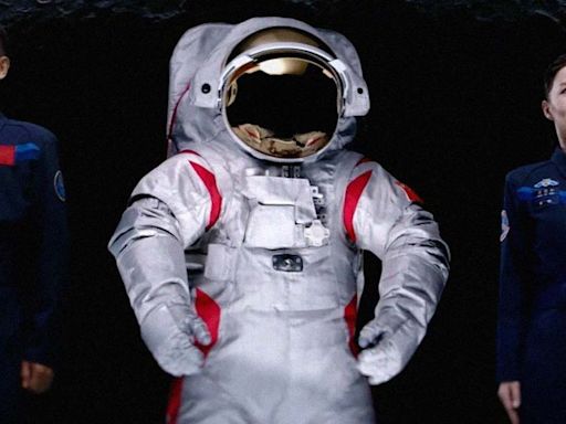 China Unveils Spacesuit for Upcoming Moon Landing