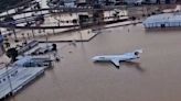 El sorprendente video del aeropuerto de Porto Alegre bajo el agua, visto desde un drone