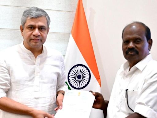 Nagapattinam MP raises demands of T.N.’s delta region with Union Railways Minister