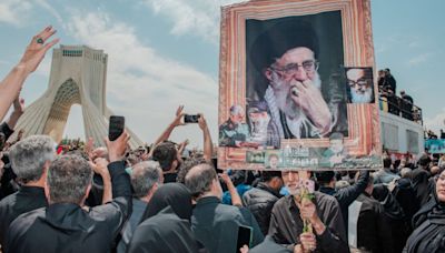 Llega a Mashhad el féretro del presidente de Irán, Ebrahim Raisi