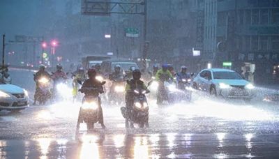 快訊／收假回家注意！2縣市急發「大雨特報」 雷雨轟炸到晚上