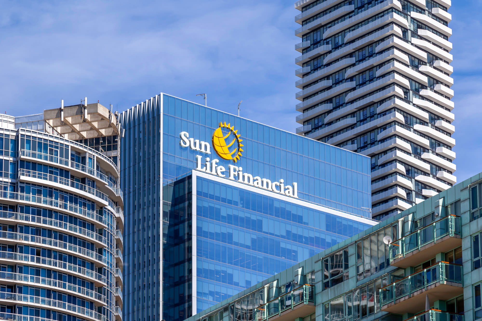 Sun Life, Hang Seng expand services for rich clients, tout Hong Kong's family office push