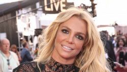 Britney Spears a "choisi" de ne pas écrire son autobiographie elle-même : "Je ne suis pas très douée...".