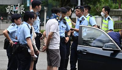 將軍澳兩私家車相撞拘兩人 被捕司機涉無牌駕駛及藏毒 (11:51) - 20240526 - 港聞