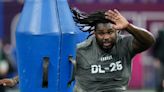 Titans draft DT T’Vondre Sweat with 2nd round pick