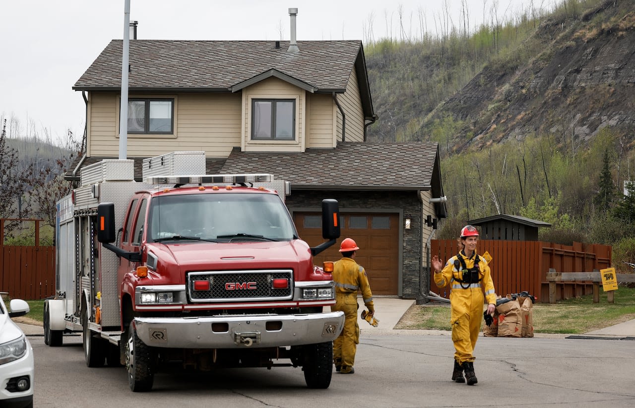 Rain, cooler temperatures reduce wildfire risk in Fort McMurray