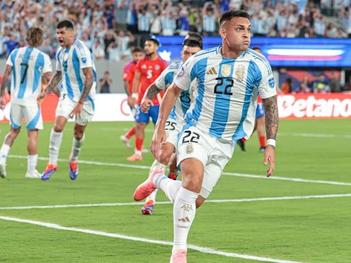 Con su grito ante Chile, Lautaro Martínez sigue escalando en la tabla de máximos goleadores y quedó a tiro de dos figuras históricas