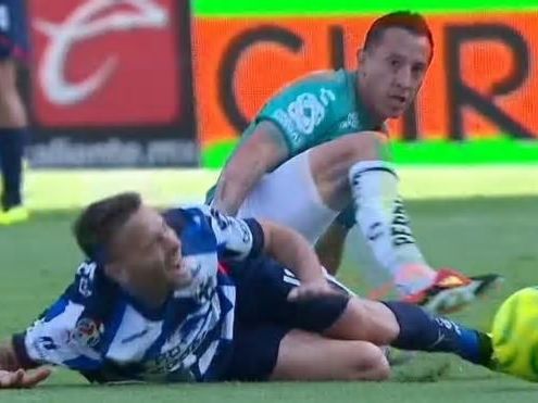 Andrés Guardado se reencuentra con Sergio Canales y le hace la entrada de su vida: después cerraron sus rencillas con un abrazo