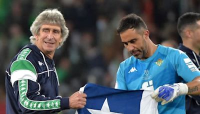 Manuel Pellegrini da pistas del futuro de Claudio Bravo en Real Betis: "Él verá dónde sigue"