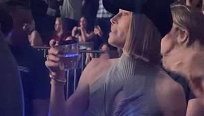 Jessica Biel dances at husband Justin Timberlake's concert