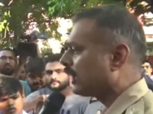 'I was part of you': IPS officer's emotive appeal to students protesting over coaching deaths | Watch