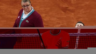 Lío arbitral surrealista en Roland Garros: "¿Seguimos con la árbitra o la cambiamos?"