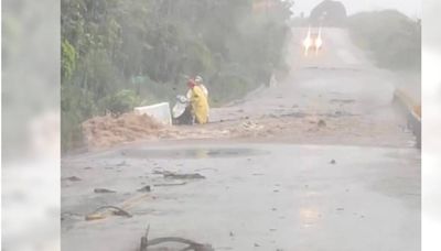 蘭嶼暴雨驚見機車險遭土石流沖走 鄉公所成立應變小組待命