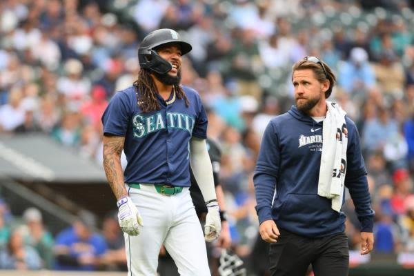 Mariners SS J.P. Crawford hit on hand, leaves game