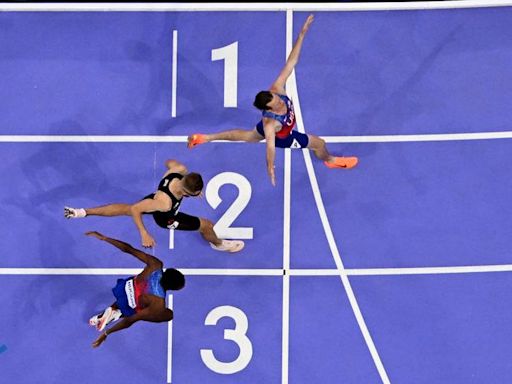 Stunning Upset: Cole Hocker’s Catholic High School Cheers as He Breaks Olympic Record