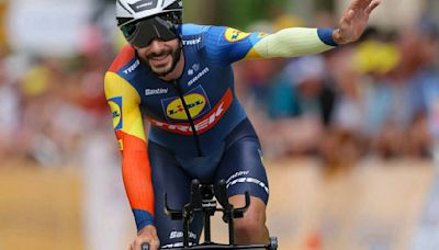 Tour de farce: Cyclist Julien Bernard fined €205 for stopping to kiss wife during time trial